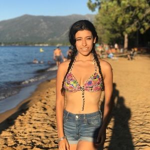 Meet your Posher, Ana